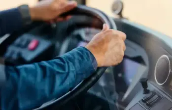 Las empresas están contratando personal para entregas, rutas y logística en ciudades como Bogotá, Medellín y Cali. FOTO: Getty