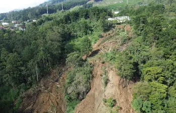 Corantioquia ordenó suspender las obras en la parte alta de la montaña. FOTO: MANUEL SALDARRIAGA