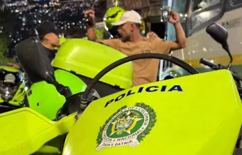 En la ofensiva, los uniformados requisaron y revisaron los antecedentes de cientos de personas. FOTO: Cortesía Secretaría de Seguridad