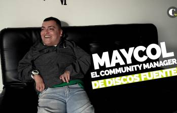Sin usar sus manos, Maycol es el community manager de Discos Fuentes