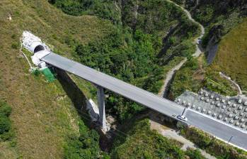 La nueva Vía al Mar, que comprende los tramos 1 y 2 del Toyo, tiene 18 túneles, 30 puentes y 17,7 km de vías a cielo abierto entre Santa Fe de Antioquia y Cañasgordas. FOTO MANUEL SALDARRIAGA