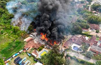 El incendio afectó tres inmuebles de la vereda San Diego, en Girardota. FOTO: CORTESÍA ALCALDÍA