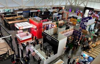 Montaje de Entre Panes 2026 en Plaza Mayor Medellín, donde 120 proveedores participarán en la feria B2B de la industria gastronómica colombiana. FOTO cortesía