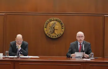 El caso cobra especial relevancia en medio de recientes tensiones entre el Gobierno Petro y el Banco de la República. En la foto, el ministro de Hacienda Germán Ávila; y el gerente del Emisor, Leonardo Villar. FOTO: Cortesía Banco de la República