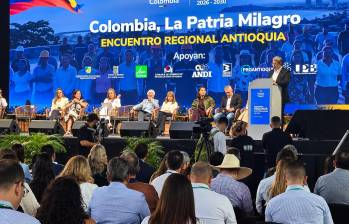 Con la presencia del vicepresidente José Manuel Restrepo y demás representantes del Gobierno Nacional, de la Gobernación y alcaldes del departamento se realiza en la UPB el encuentro regional del Plan de Desarrollo. Foto: cortesía.