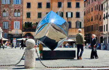 Esta es una de las obras de Vélez en Lucca, Italia. FOTO Gustavo Vélez