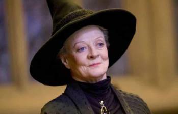 Maggie Smith, en su icónico papel de la profesora Minerva McGonagall en la saga de Harry Potter, deja un legado imborrable en el cine tras su fallecimiento a los 89 años. FOTO: cortesía Warner Bros.