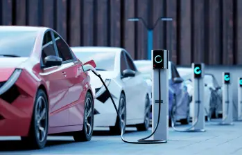 La amplia diferencia entre gamas económicas y premium guía la decisión de la mayoría de compradores. Sin embargo, con la entrada de Tesla la ruta se podría estar reconfigurando. FOTO GETTY