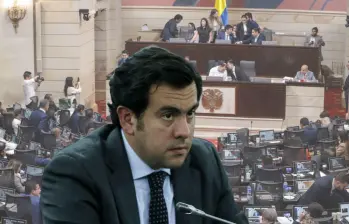 El ministro del Interior (d), Rodrigo Lara, le envió un mensaje al Congreso sobre la elección de Contralor. FOTOS: Colprensa