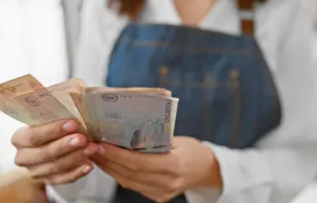 Para evaluar qué tanto será el aumento, las discusiones se deberán fijar en indicadores como el de mercado laboral, índice de precios al consumidor y productividad total de los factores. FOTO: Depositphotos