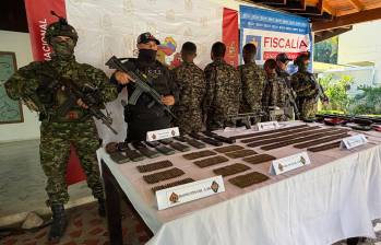 Los cuatro hombres dejaron una ametralladora, cuatro fusiles y más de 800 unidades de munición. Foto: cortesía.