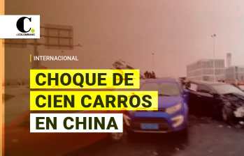 Cien carros se chocaron en una autopista de China