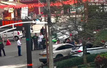 Dentro de un restaurante de arepas dentro de este mall comercial, sicarios dispararon en contra de Jonathan Christopher Acevedo García, de 42 años, quien habría participado como enlace de una organización criminal transnacional y estaría aportando información al FBI. FOTO: CORTESÍA