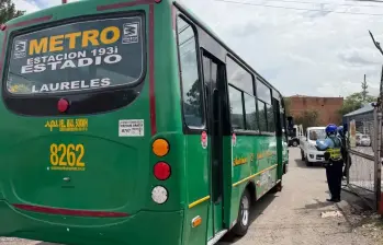 El bus estaba en el sector Estadio, cerca a la Estación el metro, en la carrera 68 con calle 45. Fue inmovilizado y llevado a los patios del Tránsito. Foto: Cortesía.
