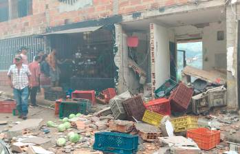 Así quedó la propiedad en la vereda Travesías, de San Cristóbal, luego de la explosión registrada en un lugar donde, según las denuncias, comercializaban pólvora. FOTO: Cortesía