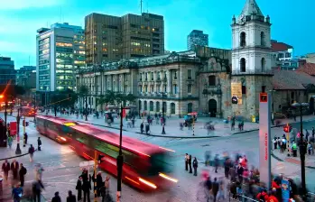 Bogotá busca cubrir miles de vacantes con contratación inmediata y estabilidad laboral. FOTO: GETTY