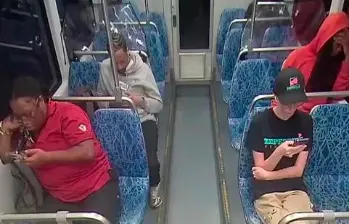 Este es el momento previo al ataque contra la joven Iryna Zarutska. FOTO CAPTURA DE PANTALLA