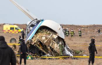 Últimos momentos del choque de un avión en Kazajistán. FOTO: AFP