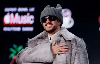 Este jueves, Bad Bunny asistió a una rueda de prensa para hablar sobre su show en el Super Bowl. FOTO: Getty