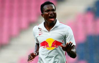 Según versiones de la prensa internacional, el delantero ghanés Raphael Dwanema había sido diagnosticado en 2017 con problemas cardiacos, pero siguió jugando al fútbol. FOTO X @SeagullsCentral