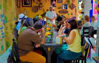 La guía reúne 80 restaurantes en tres líneas de experiencia: Berraquera, cocina tradicional antioqueña; Mecatear, bocados para compartir, y Saberes, cocinas de todo el país. FOTO cortesía