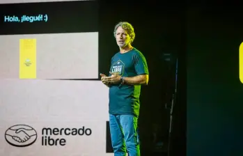 Juan Martín de la Serna, presidente de MercadoLibre Argentina, pidió regulaciones justas para evitar que el auge de plataformas chinas afecte el empleo y la industria local. FOTO: GETTY