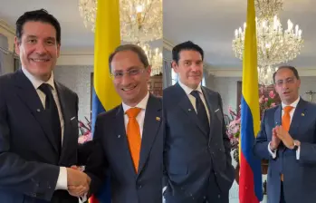 El vicepresidente José Manuel Restrepo se reunió con el abogado Mauricio Gaona para su posesión. Foto: Redes sociales: @jrestrp