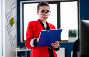 La modalidad de prestación de servicios permite a muchos profesionales generar ingresos adicionales por proyectos o actividades puntuales. FOTO: FREEPIK