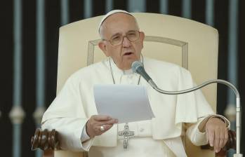 El papa también pidió a los católicos intensificar la oración por la paz del mundo y no olvidar ayudar a los necesitados. FOTO: Colrpensa