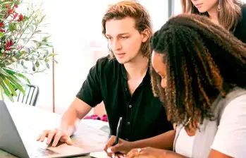 Las vacantes están dirigidas a perfiles con formación técnica en mantenimiento, topografía y ventas. FOTO: GETTY