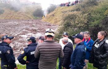 Las autoridades vigilan el represamiento de la quebrada Guachucal en Pasto. FOTO: CORTESÍA ALCALDÍA DE PASTO