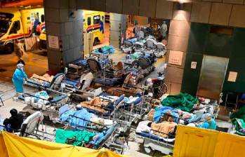 Hospitales de Hong Kong no dan a basto con su capacidad. FOTO EFE.