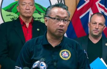 El administrador de la Agencia de Manejo de Emergencias de Maui, Herman Andaya, habla durante una conferencia de prensa en Wailuku, Hawái, el miércoles 16 de agosto de 2023. (AP Photo/Mike Householder)Las sirenas