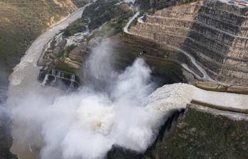 La Anla aprobó que Hidroituango descargue menos agua de la que llega al embalse para preparase para El Niño. Sin embargo, todavía está pendiente concluir una tala de árboles exigida en la licencia ambiental. FOTO: Manuel Saldarriaga
