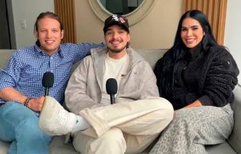 El actor Andrés Fierro, su hijo Martín, y Natali Ortiz, con quien tuvo al adolescente. Foto: tomada de video.