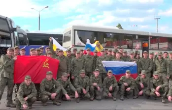 En Ucrania los presos liberados fueron recibidos con festejos. FOTO: AFP