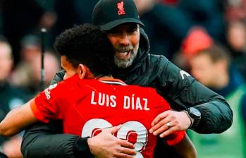 Jürgen Klopp y Luis Díaz. FOTO AFP