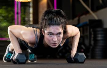 A una mujer en Estados Unidos le dio una rabdomiólisis por exigirse demasiado en un desafío de crossfit. Foto de referencia: Freepik