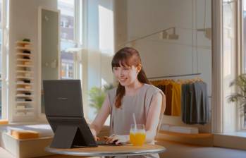 La Zenbook DUO (2026) es portátil, doble pantalla OLED, con procesador Intel Core Ultra y chasis de Ceraluminum™.