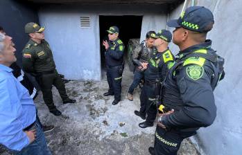 La vivienda tendría una puerta blindada para impedir el paso de las autoridades y un patio que servía como ruta de escape. FOTO: Secretaría de Seguridad de Medellín