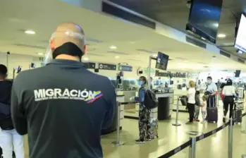 Un informe del Migration Policy Institute mostró que Colombia ocupa el sexto lugar entre los países con más inmigrantes indocumentados en Estados Unidos, tras registrar un aumento de 262.000 personas desde 2019. FOTO: MINISTERIO DE TRANSPORTE DE COLOMBIA.