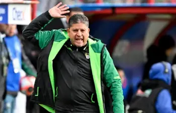Óscar Villegas, de 55 años de edad, dirige a Bolivia desde julio de 2024. FOTO AFP