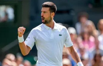 Novak Djokovic, de 38 años de edad, no tuvo problemas para vencer a Daniel Evans en tres sets. FOTO X-Wimbledon