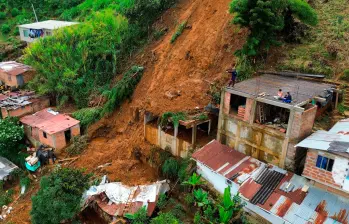 El derrumbe se presentó en un sector del barrio Carambolas, en el nororiente de Medellín. FOTO: Camilo Suárez