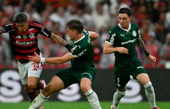 Jorge Carrascal (izquierda), el único jugador colombiano que estará presente en la final de la Copa Libertadores-2025. FOTO: AFP