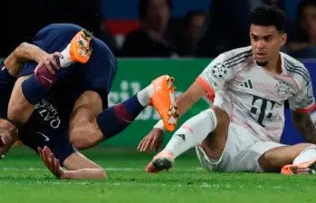 Luis Díaz y Achraf Hakimi tras la polémica acción que terminó en la expulsión del colombiano en la Champions. FOTO AFP