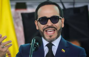 El presidente Abelardo de la Espriella y el ministro de Justicia, Iván Cancino, firmaron el decreto que modifica el reparto de las tutelas que involucran directamente al jefe de Estado.