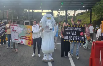 La manifestación, se realizó en la tarde de este jueves 30 de julio en el corredor de El Escobero. FOTO: Cortesía
