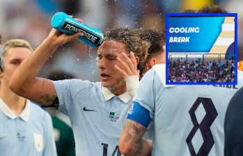 Cada partido del Mundial 2026 incluye dos pausas de hidratación que abrieron nuevos espacios publicitarios para las cadenas de televisión. FOTO: AFP