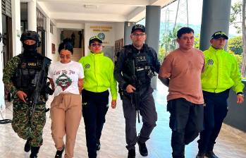 Alias Samanta o La Piojito, cayó junto con su novio, alias Lobo” en la zona rural de Valdivia. FOTO: POLICÍA ANTIOQUIA